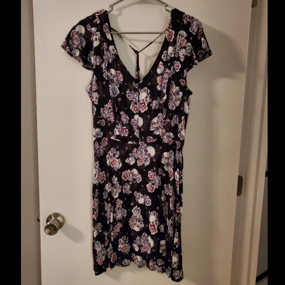 EUC Hot Topic Floral Skull Dress XL cap sleeves pockets goth summer swing skirt